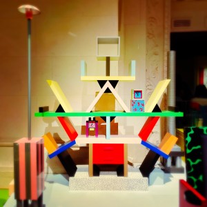 "Plongée dans les années 80 : Pourquoi l'exposition au Musée des arts décoratifs est une déception"