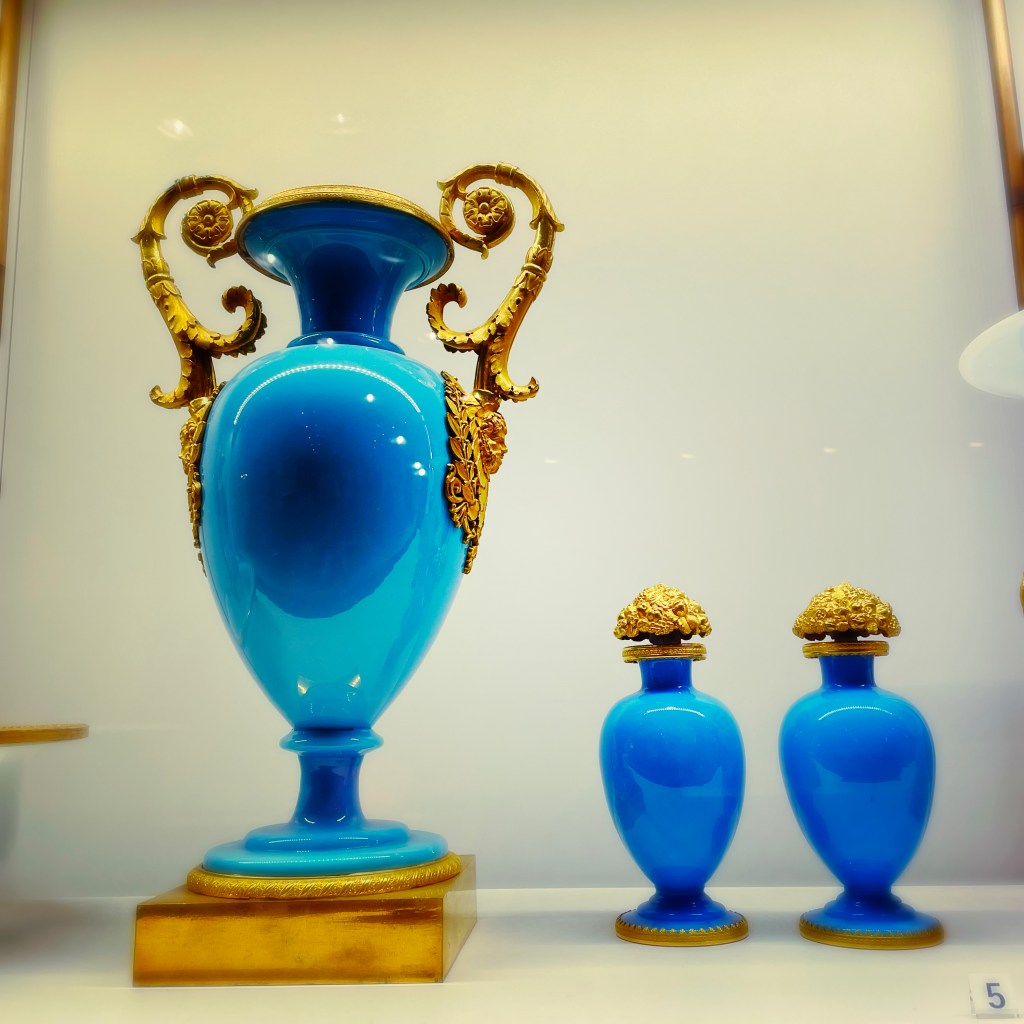 "Plongée dans les années 80 : Pourquoi l'exposition au Musée des arts décoratifs est une déception"