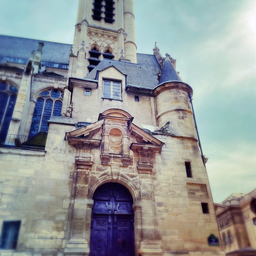 Rue de la Montagne Sainte Geneviève  devant Saint Etienne du Mont
