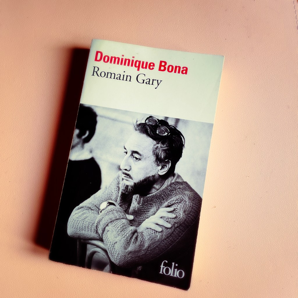 Couverture de la biographie de Romain Gary par Dominique Bona — éditions Gallimard — Bilan Aout