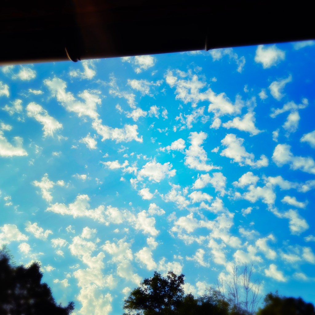 Nuages dans le ciel de Bourgogne le 22 aout 2023 — Ph © Clémence Zagorski — Bilan Aout