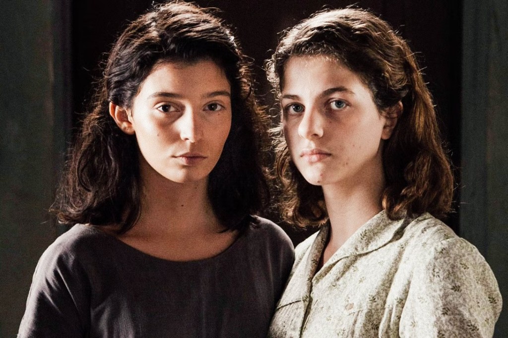 Lila et Lenu adolescentes dans la S1 de l'Amie prodigieuse