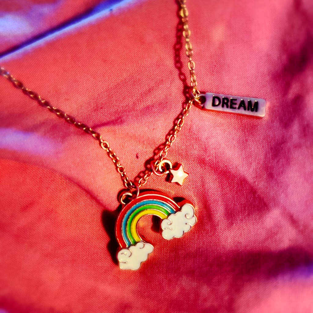 Collier Rêve et crois aux Arcs en Ciels (et aux nuages) — Bilan septembre