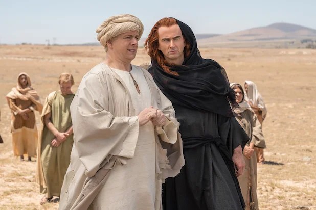 Image de la Saison 1 de Good Omens — ce n'est pas l'histoire de Job, mais celle de Jésus. 