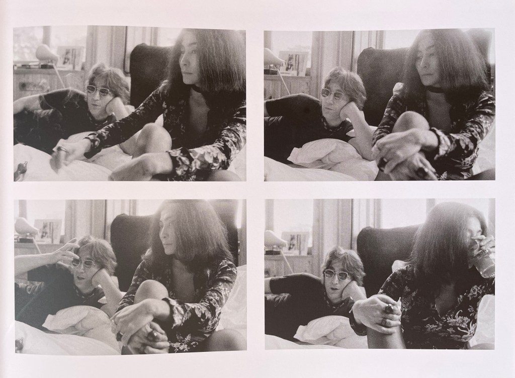 John et Yoko ayant des idées brillantes dans leur lit à Tittenhurst en juillet 1971 — ph © Kieron "Spud" Murphy —
Images extraites de l'ouvrage Imagine John Yoko — photos en noir & blanc. La productivité est meilleure dans un lit, ils l'ont prouvé.